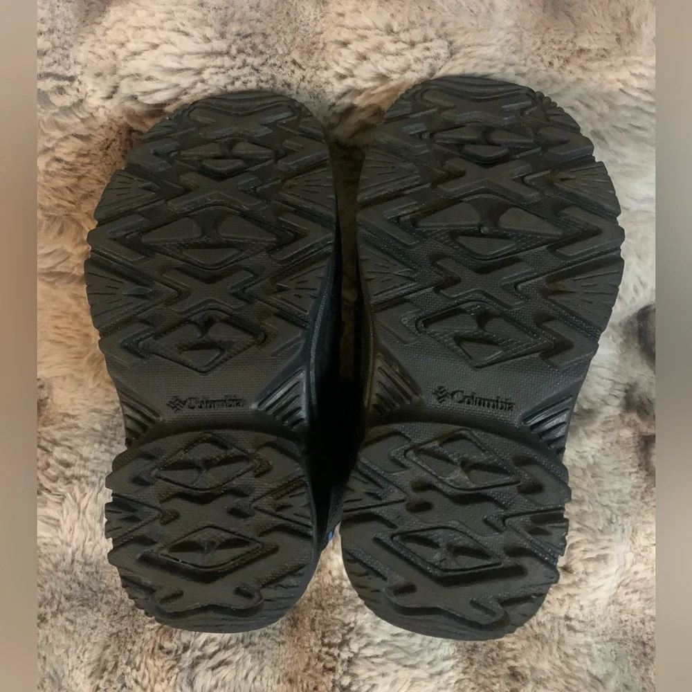 Columbia Kids Black and Blue Waterproof Snow  Boots. Size 1 Kids, Like New